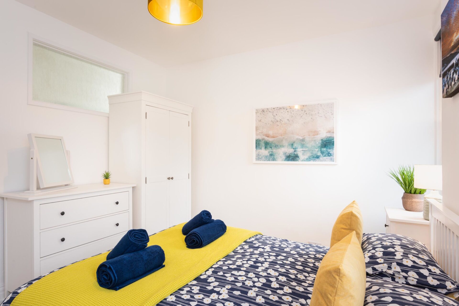Jurassic Properties, dorset self-catered holiday cottage bedroom
