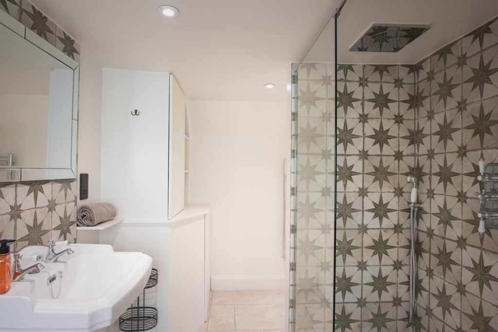 Self catered holiday cottage vibrant bathroom by Jurassic Properties in Lyme Regis