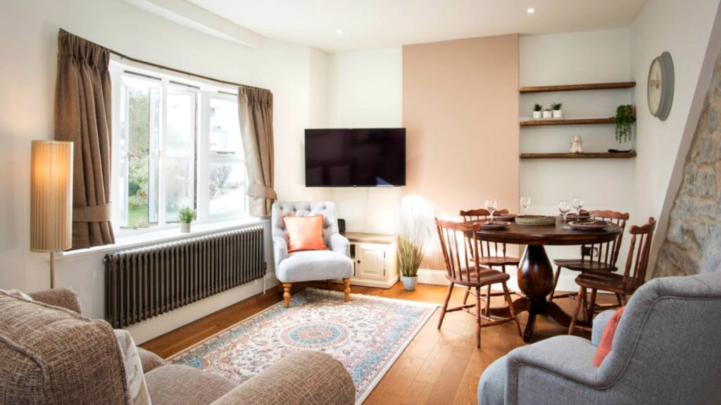 Bakers-Loft is a centrally located apartment in Lyme Regis