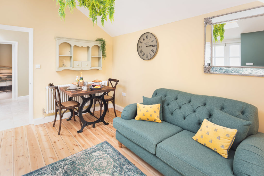 lyme regis holiday cottage living area