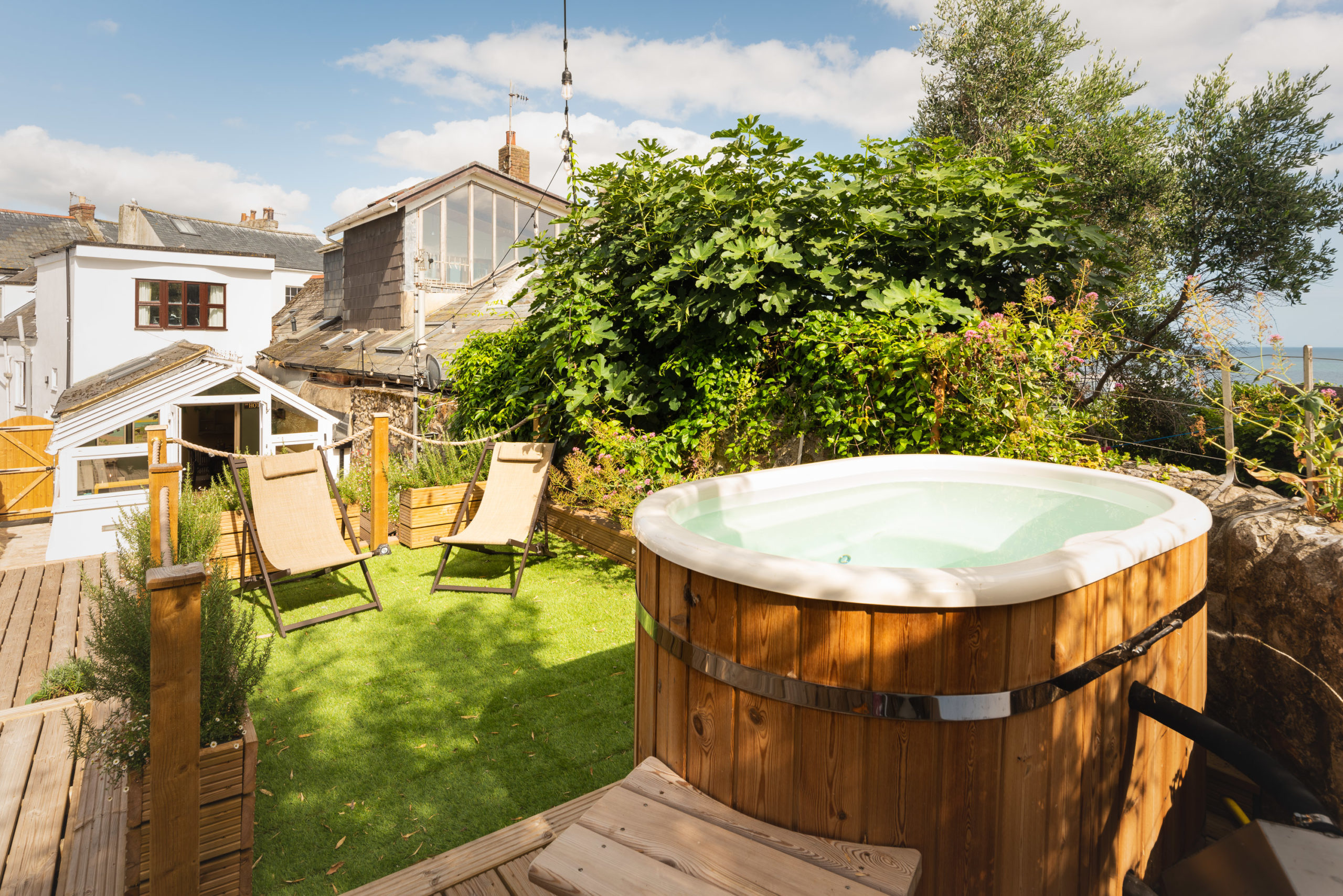 Holiday let in Dorset with wood fired hot tub and sea views