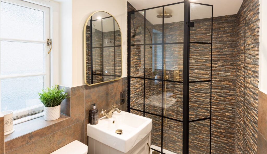 Jurassic props 21 cobb house lr apr 25 82 2